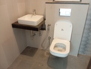 Bathroom in 1.5 BHK Apartment at Sheth Avante, Kanjurmarg West – for Rent