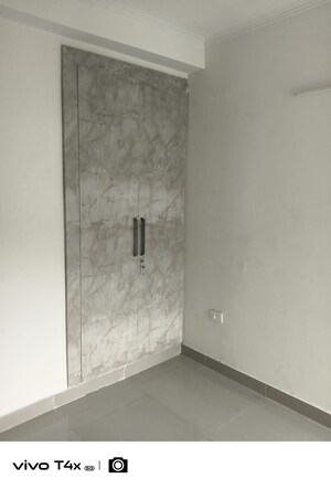 Room in 3 BHK Apartment at Amrapali Terrace Homes, Tech Zone 4 Greater Noida – for Sale