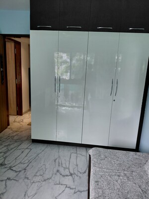 Room in 2 BHK Apartment at Vile Parle East – for Rent