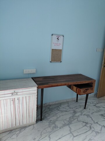 Bedroom in 2 BHK Apartment at Vile Parle East – for Rent