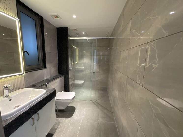 Bathroom, rustomjee-crown 4 Bedroom 2170 Sq.Ft. Apartment In Prabhadevi Mumbai 9382895