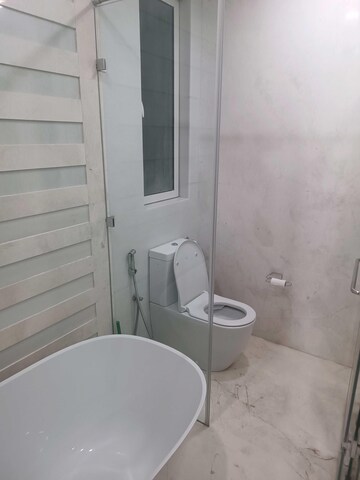 Bathroom in 4 BHK Apartment at Indiabulls Blu, Worli – for Sale