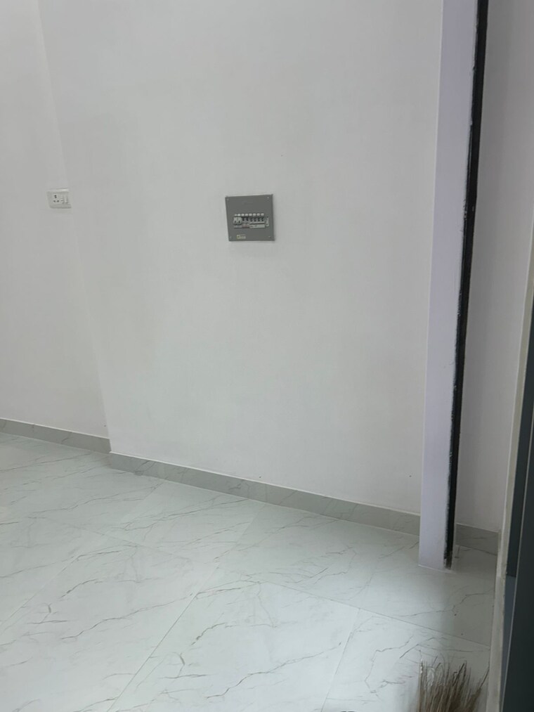 Room, gurukrupa-gyanam Commercial Shop 700 Sq.Ft. In Powai Mumbai 9382920