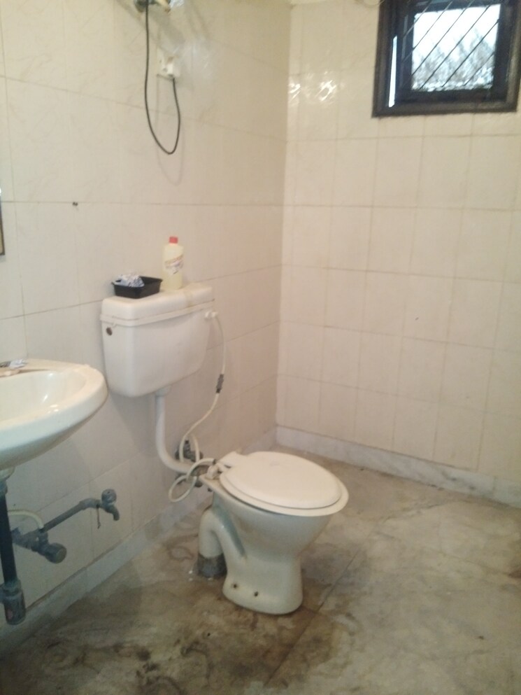 Bathroom, malviya nagar 2 Bedroom 900 Sq.Ft. Builder Floor In Malviya Nagar Delhi 9382915