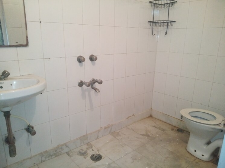 Bathroom, malviya nagar 2 Bedroom 900 Sq.Ft. Builder Floor In Malviya Nagar Delhi 9382915