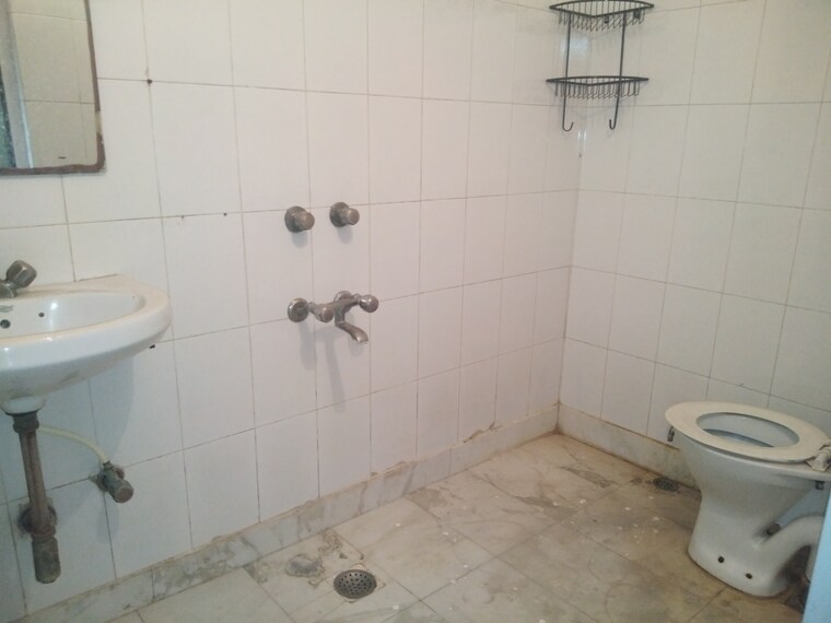 Bathroom, malviya nagar 2 Bedroom 900 Sq.Ft. Builder Floor In Malviya Nagar Delhi 9382915