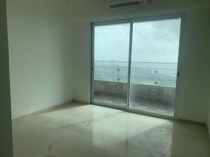 Room in 4 BHK Apartment at Lokhandwala Minerva Mahalaxmi, Mahalaxmi – for Sale