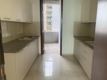 Room in 4 BHK Apartment at Lokhandwala Minerva Mahalaxmi, Mahalaxmi – for Sale