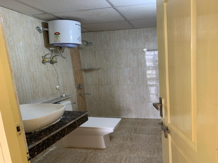 Bathroom, chattarpur 3 Bedroom 135 Sq.Yd. Builder Floor In Chattarpur Delhi 9382923