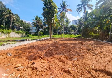 Plot For Sale in Vazhayila