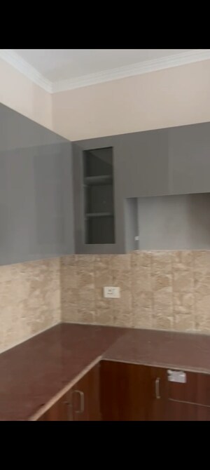 Room in 2 BHK Apartment at Amrapali Golf Homes, Sector 4 Greater Noida – for Rent