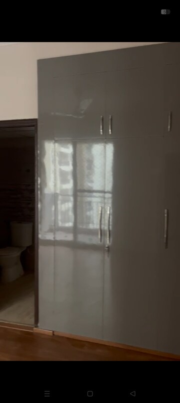 Room in 2 BHK Apartment at Amrapali Golf Homes, Sector 4 Greater Noida – for Rent