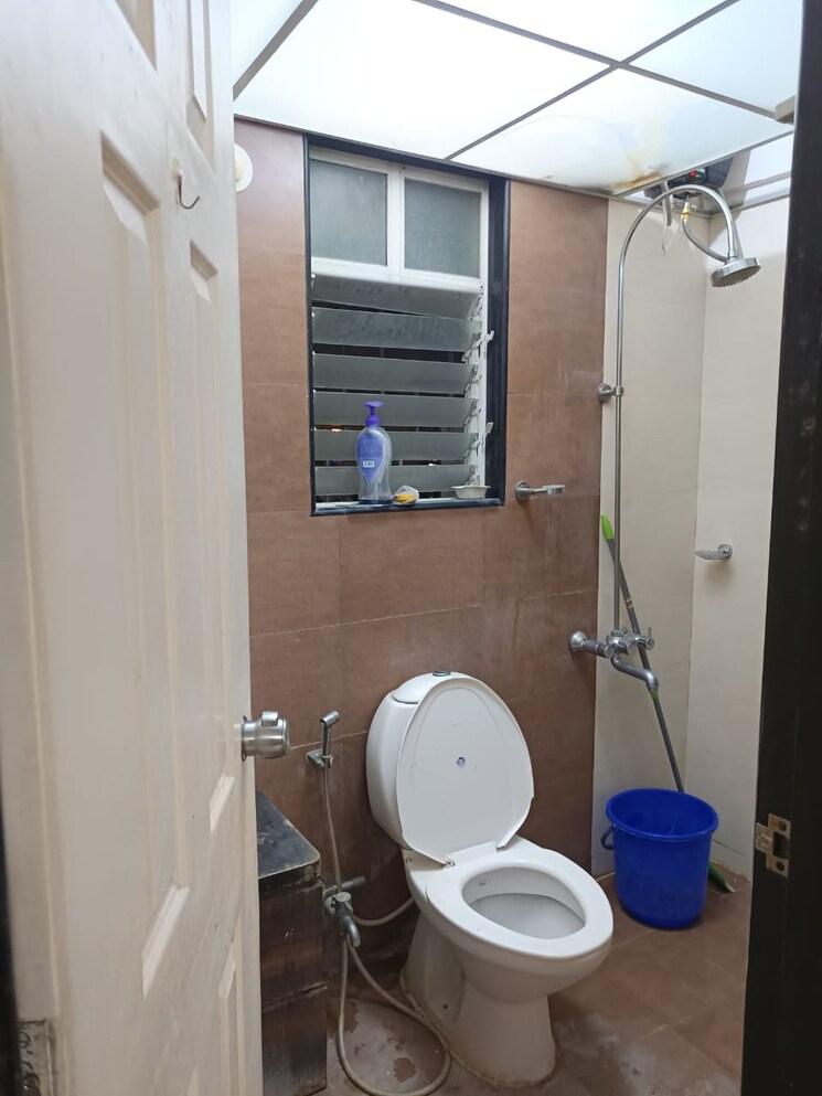 Bathroom, nirmiti-lorelle 3 Bedroom 1150 Sq.Ft. Apartment In Wakad Pune 9382982