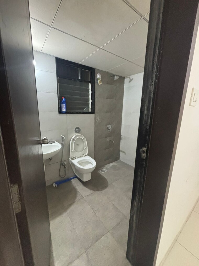 Bathroom, paranjape-richmond-park 2 Bedroom 690 Sq.Ft. Apartment In Rahatani Pune 9383008