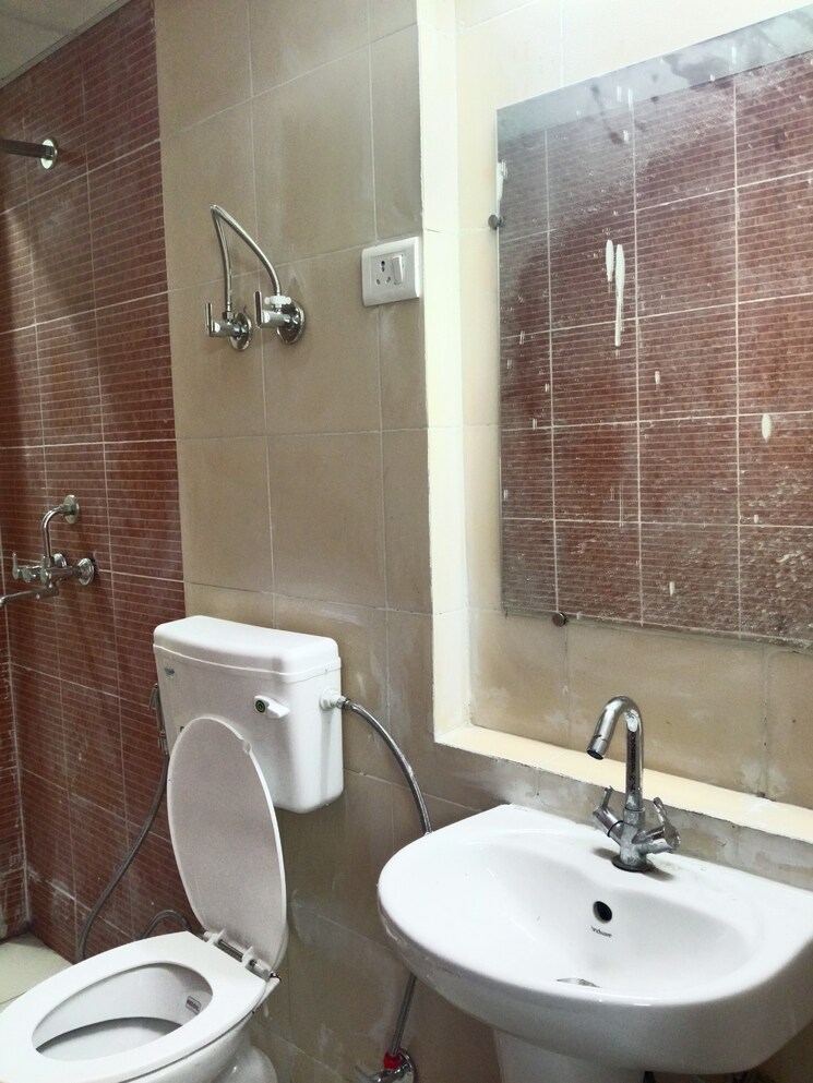 Attached Bathroom, sector 16c greater noida 4 Bedroom 2190 Sq.Ft. Apartment In Sector 16c Greater Noida Greater Noida 9383077