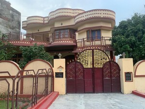 2 BHK Independent House – Exterior View View at Race Course - for Rent