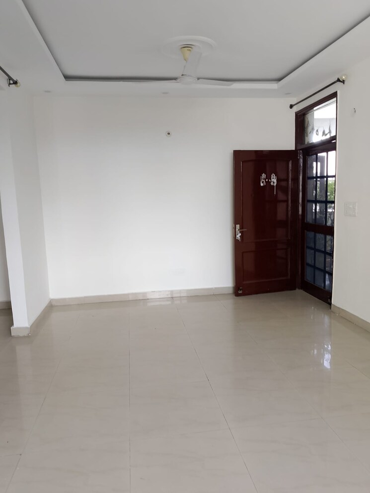 Room, onyxe-paraiso 3 Bedroom 1650 Sq.Ft. Apartment In Patiala Road Zirakpur 9383093