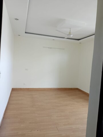 Room in 3 BHK Apartment at Onyxe Paraiso, Patiala Road – for Rent