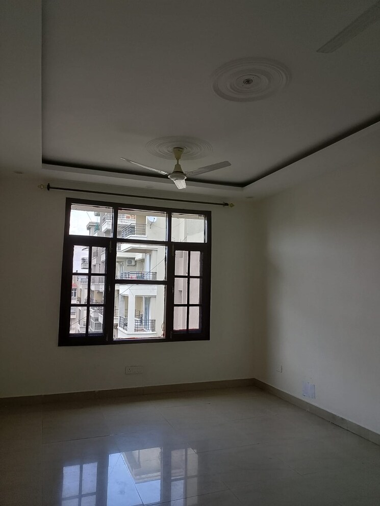 Room, onyxe-paraiso 3 Bedroom 1650 Sq.Ft. Apartment In Patiala Road Zirakpur 9383093