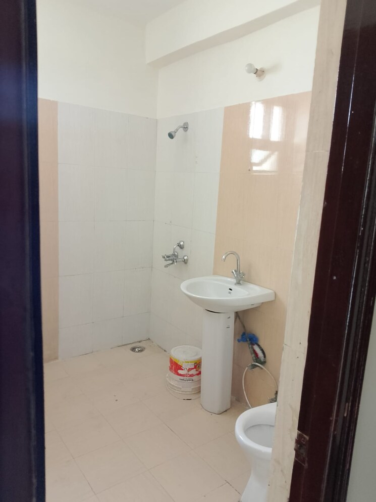 Bathroom, onyxe-paraiso 3 Bedroom 1650 Sq.Ft. Apartment In Patiala Road Zirakpur 9383093