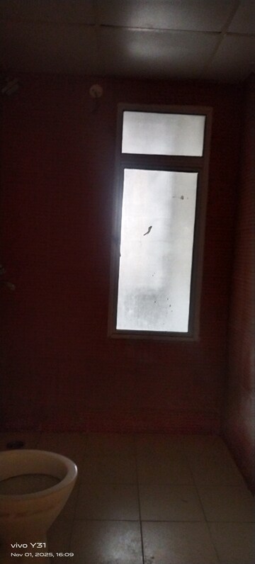 Room in 3 BHK Apartment at Mahagun Mywoods, Sector 16c Greater Noida – for Rent