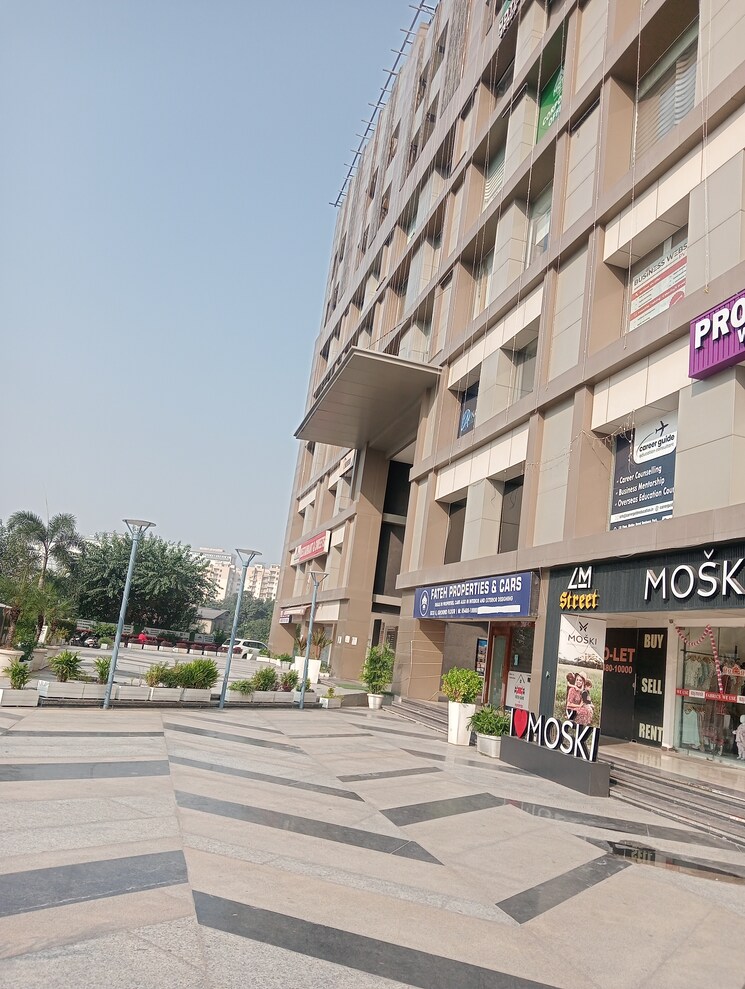 Exterior View, motia-citi-royal-business-park Commercial Showroom 680 Sq.Ft. In Ambala Highway Zirakpur 9383108