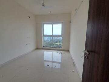 Room in 2 BHK Apartment at Sheth Avante, Kanjurmarg West – for Rent