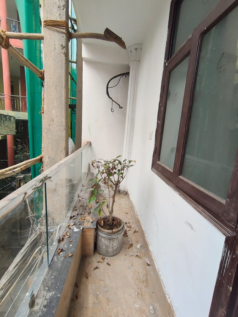 Balcony, rajpur 2 Bedroom 85 Sq.Yd. Builder Floor In Rajpur Delhi 9383092