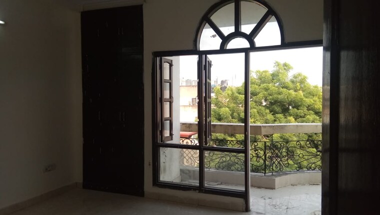 Room, shivalik colony 3 Bedroom 1800 Sq.Ft. Builder Floor In Shivalik Colony Delhi 9383088