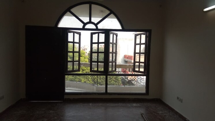 Room, shivalik colony 3 Bedroom 1800 Sq.Ft. Builder Floor In Shivalik Colony Delhi 9383088