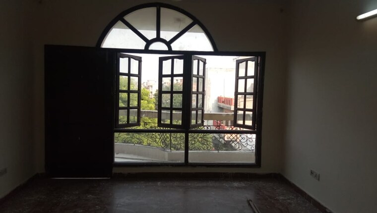 Room, shivalik colony 3 Bedroom 1800 Sq.Ft. Builder Floor In Shivalik Colony Delhi 9383088