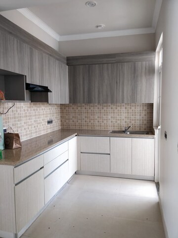 Kitchen in 2.5 BHK Builder Floor at Central Park 3 Flower Valley, Sohna Sector 33 – for Rent