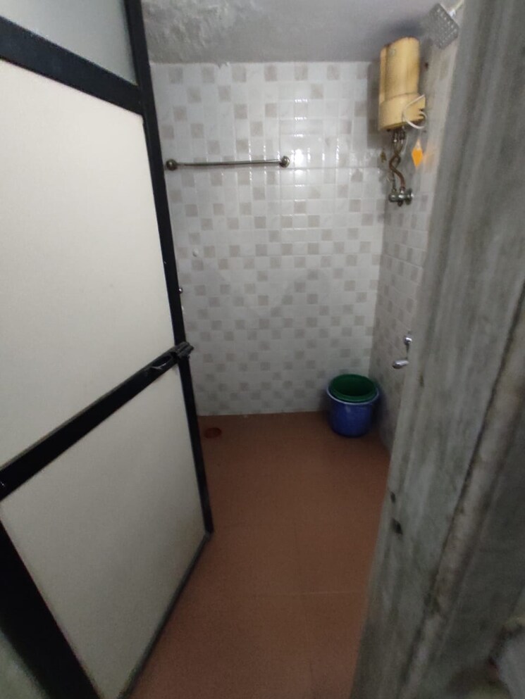 Bathroom, kanchan-pushp-society 1 Bedroom 430 Sq.Ft. Apartment In Ghodbunder Road Thane 9383129
