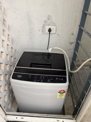 Furnished Amenities in 2 BHK Apartment at Omkar Signet, Malad East – for Rent