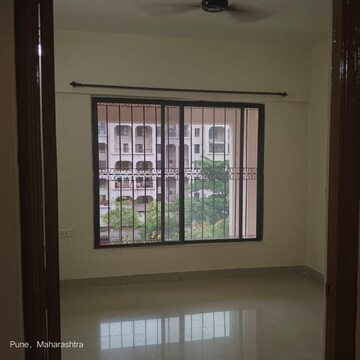 Room in 2 BHK Apartment at Kharadi – for Rent
