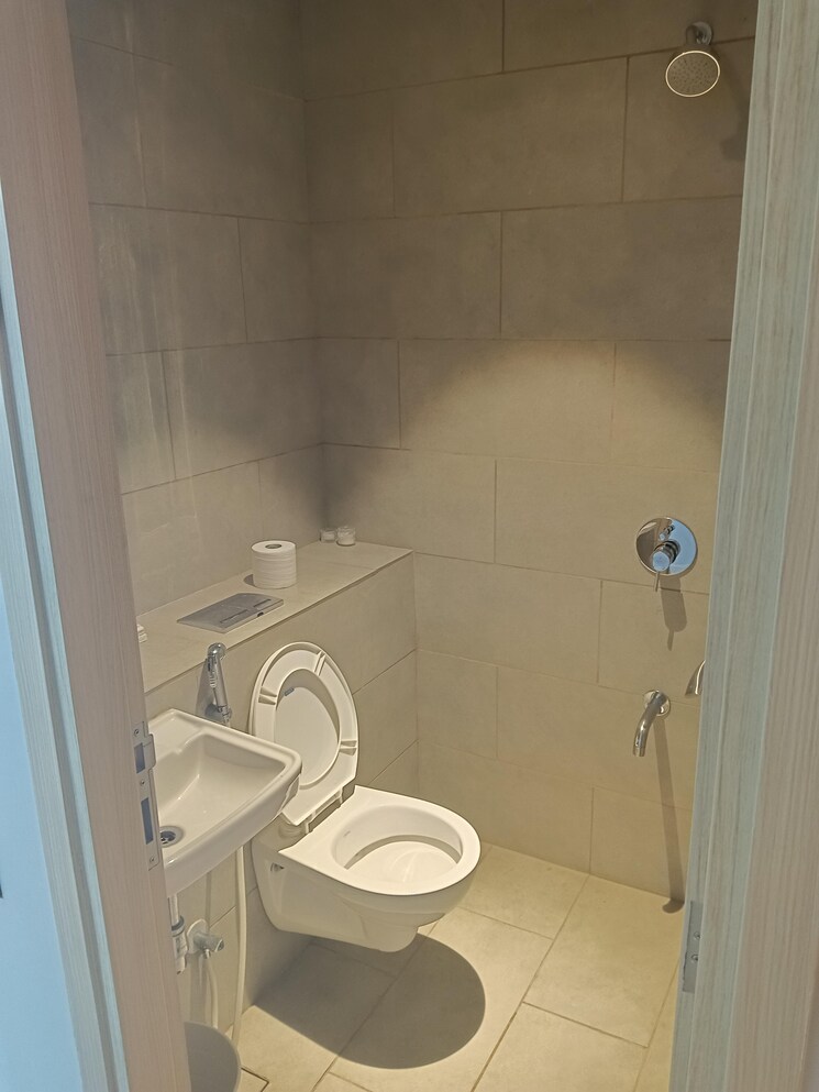 Bathroom, rustomjee-crown 4 Bedroom 1700 Sq.Ft. Apartment In Prabhadevi Mumbai 9383147