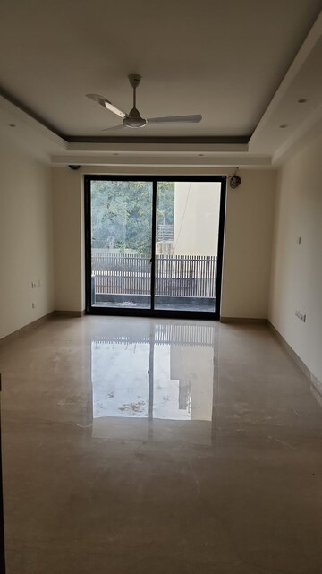 Room in 4 BHK Builder Floor at Vasant Vihar – for Rent