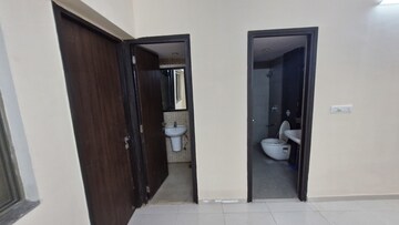 Room in 1 BHK Apartment at Lodha Splendora, Ghodbunder Road – for Sale