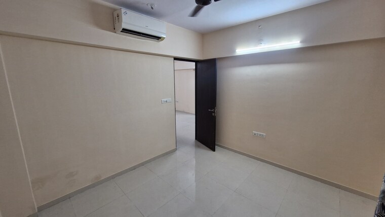 Room, lodha-splendora 1 Bedroom 450 Sq.Ft. Apartment In Ghodbunder Road Thane 9383239