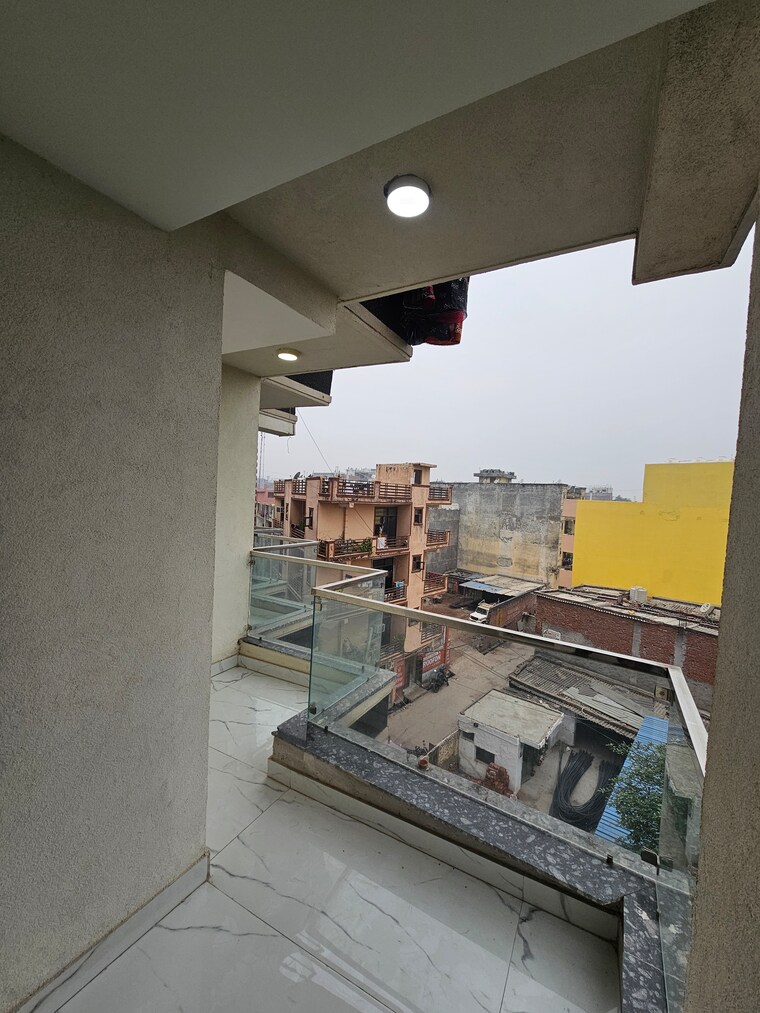 Balcony, chattarpur 3 Bedroom 135 Sq.Yd. Builder Floor In Chattarpur Delhi 9383222