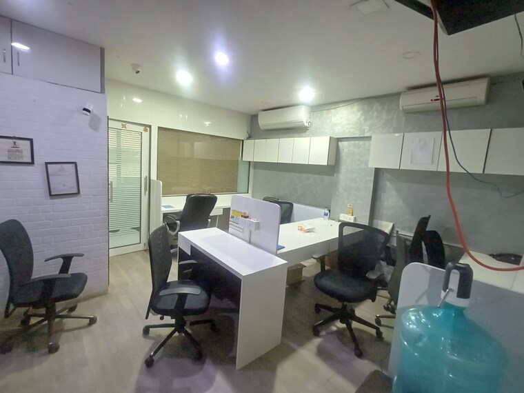 Team Area, malad west Commercial Office Space 270 Sq.Ft. In Malad West Mumbai 9383257