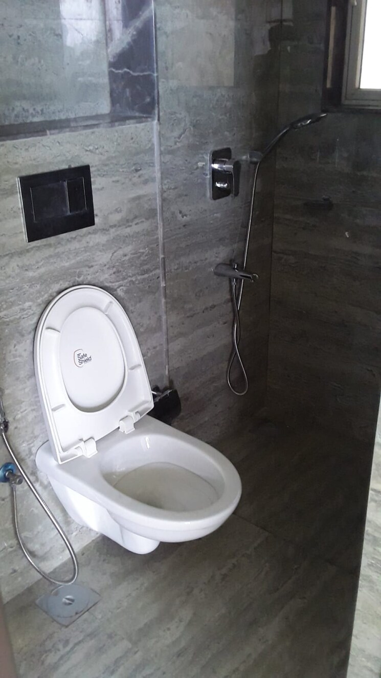 Bathroom, raheja-ridgewood 3 Bedroom 1050 Sq.Ft. Apartment In Goregaon East Mumbai 9383243