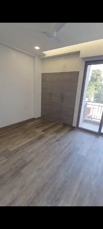 Room in 4 BHK Builder Floor at Hauz Khas – for Rent