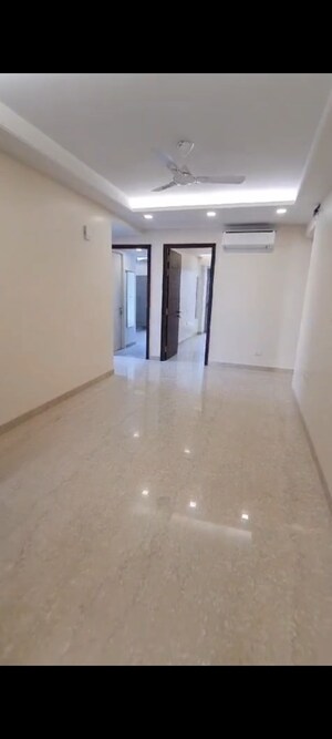 Room in 4 BHK Builder Floor at Hauz Khas – for Rent