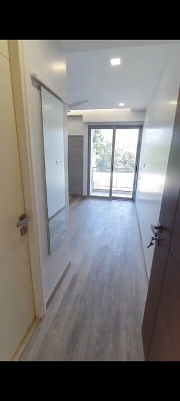 Room in 4 BHK Builder Floor at Hauz Khas – for Rent