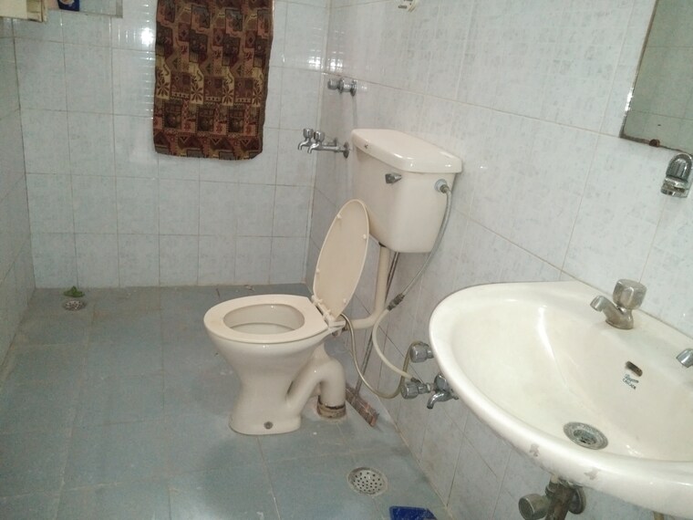 Bathroom, malviya nagar 3 Bedroom 1125 Sq.Ft. Builder Floor In Malviya Nagar Delhi 9383253