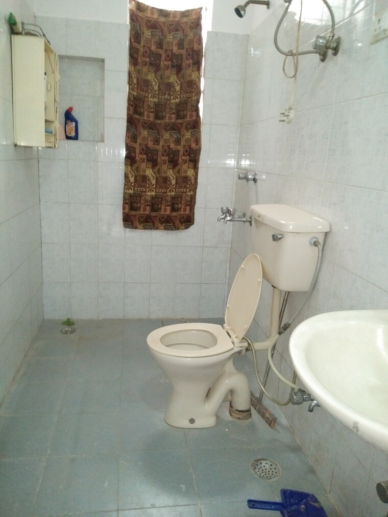 Bathroom, malviya nagar 3 Bedroom 1125 Sq.Ft. Builder Floor In Malviya Nagar Delhi 9383253
