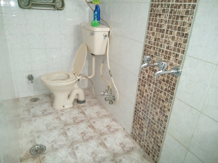 Bathroom, malviya nagar 3 Bedroom 1125 Sq.Ft. Builder Floor In Malviya Nagar Delhi 9383253