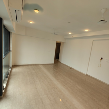 Room in 3 BHK Apartment at S Raheja Silver Rock, Waterfield Road – for Rent