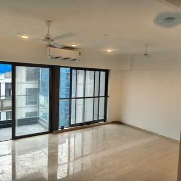 Room in 3 BHK Apartment at S Raheja Silver Rock, Waterfield Road – for Rent